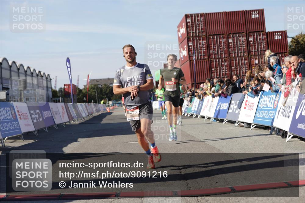 03.10.2025 - Köhlbrandbrückenlauf Jannik Wohlers http://msf.ph/oto/9091216 03.10.2025 12:53:57 Ziel 4030, 4088, 5947, 6002, 6085, 6422, 6817 meine-sportfotos.de