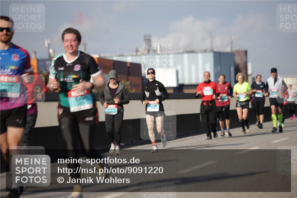 03.10.2025 - Köhlbrandbrückenlauf Jannik Wohlers http://msf.ph/oto/9091220 03.10.2025 10:10:53 Position 3 1969 meine-sportfotos.de