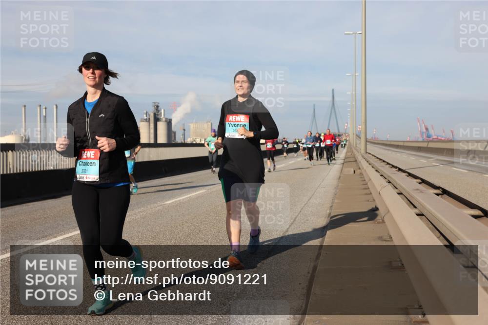 03.10.2025 - Köhlbrandbrückenlauf Lena Gebhardt http://msf.ph/oto/9091221 03.10.2025 10:07:52 Position 2 3701, 26 meine-sportfotos.de
