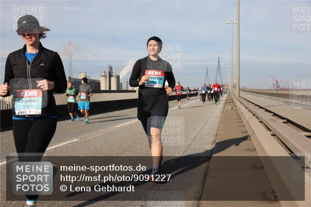 03.10.2025 - Köhlbrandbrückenlauf Lena Gebhardt http://msf.ph/oto/9091227 03.10.2025 10:07:52 Position 2 3701, 2621 meine-sportfotos.de