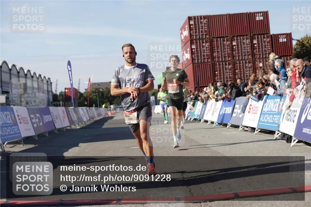 03.10.2025 - Köhlbrandbrückenlauf Jannik Wohlers http://msf.ph/oto/9091228 03.10.2025 12:53:57 Ziel 4030, 4088, 5947, 6002, 6085, 6422, 6817 meine-sportfotos.de