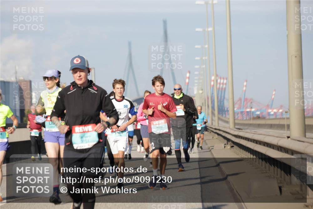 03.10.2025 - Köhlbrandbrückenlauf Jannik Wohlers http://msf.ph/oto/9091230 03.10.2025 09:59:21 Position 3 3107, 3727, 2878, 3761 meine-sportfotos.de