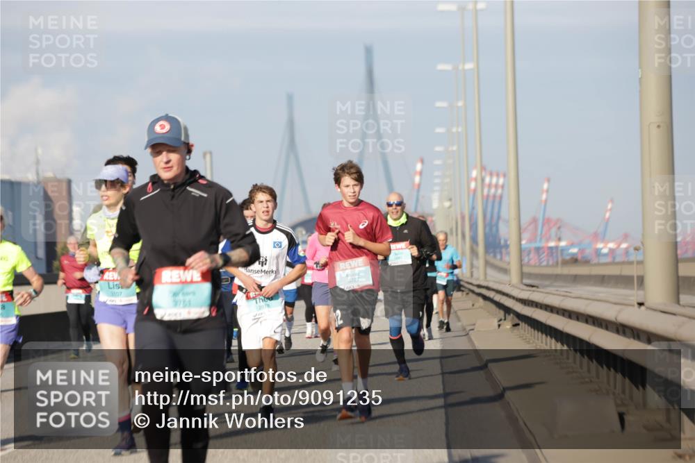03.10.2025 - Köhlbrandbrückenlauf Jannik Wohlers http://msf.ph/oto/9091235 03.10.2025 09:59:21 Position 3 46, 3107, 3751, 2878, 3727, 12 meine-sportfotos.de