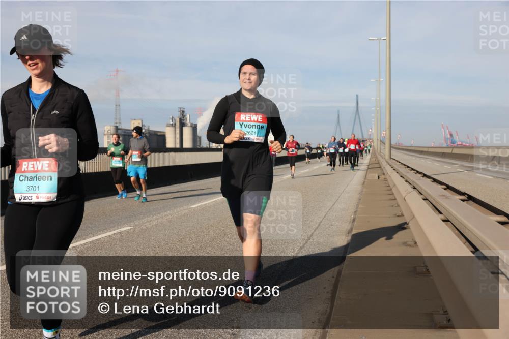 03.10.2025 - Köhlbrandbrückenlauf Lena Gebhardt http://msf.ph/oto/9091236 03.10.2025 10:07:53 Position 2 3701, 2621 meine-sportfotos.de