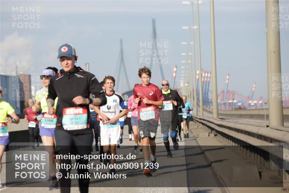 03.10.2025 - Köhlbrandbrückenlauf Jannik Wohlers http://msf.ph/oto/9091239 03.10.2025 09:59:21 Position 3 3107, 2878, 3727 meine-sportfotos.de