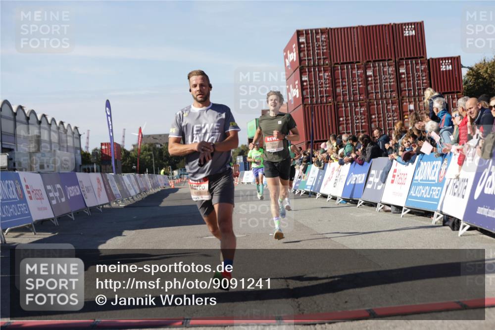 03.10.2025 - Köhlbrandbrückenlauf Jannik Wohlers http://msf.ph/oto/9091241 03.10.2025 12:53:57 Ziel 4030, 4088, 5947, 6002, 6085, 6422, 6817 meine-sportfotos.de