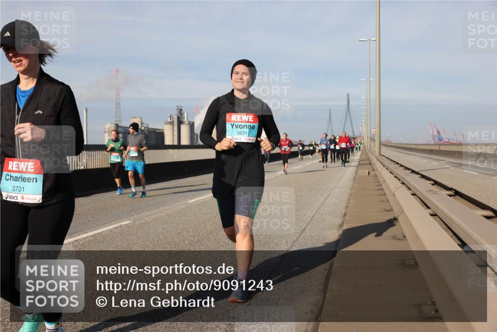 03.10.2025 - Köhlbrandbrückenlauf Lena Gebhardt http://msf.ph/oto/9091243 03.10.2025 10:07:53 Position 2 3701, 2621 meine-sportfotos.de