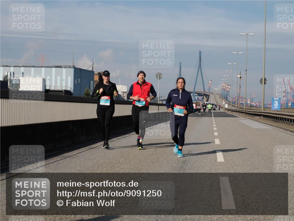 03.10.2025 - Köhlbrandbrückenlauf Fabian Wolf http://msf.ph/oto/9091250 03.10.2025 10:26:58 Position 3 2607, 37764 meine-sportfotos.de