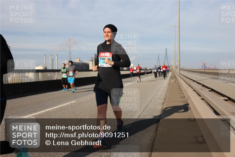 03.10.2025 - Köhlbrandbrückenlauf Lena Gebhardt http://msf.ph/oto/9091251 03.10.2025 10:07:53 Position 2 26 meine-sportfotos.de