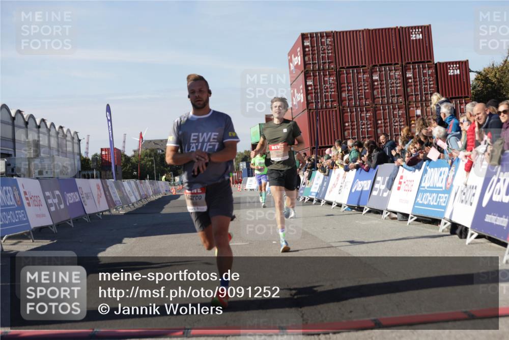 03.10.2025 - Köhlbrandbrückenlauf Jannik Wohlers http://msf.ph/oto/9091252 03.10.2025 12:53:57 Ziel 4030, 4088, 5947, 6002, 6085, 6422, 6817 meine-sportfotos.de