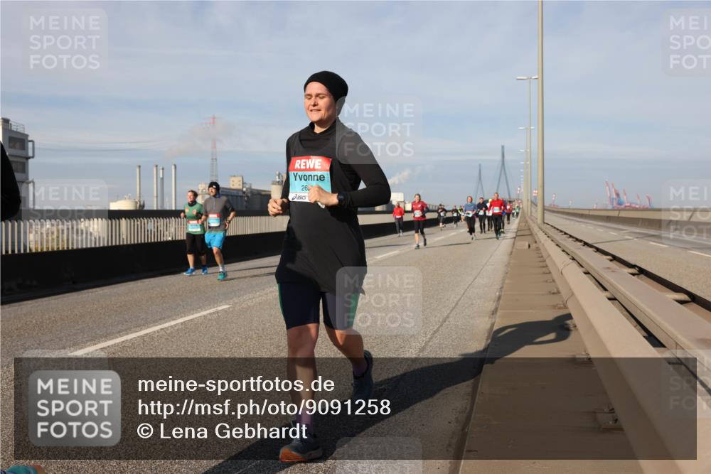 03.10.2025 - Köhlbrandbrückenlauf Lena Gebhardt http://msf.ph/oto/9091258 03.10.2025 10:07:53 Position 2 26 meine-sportfotos.de