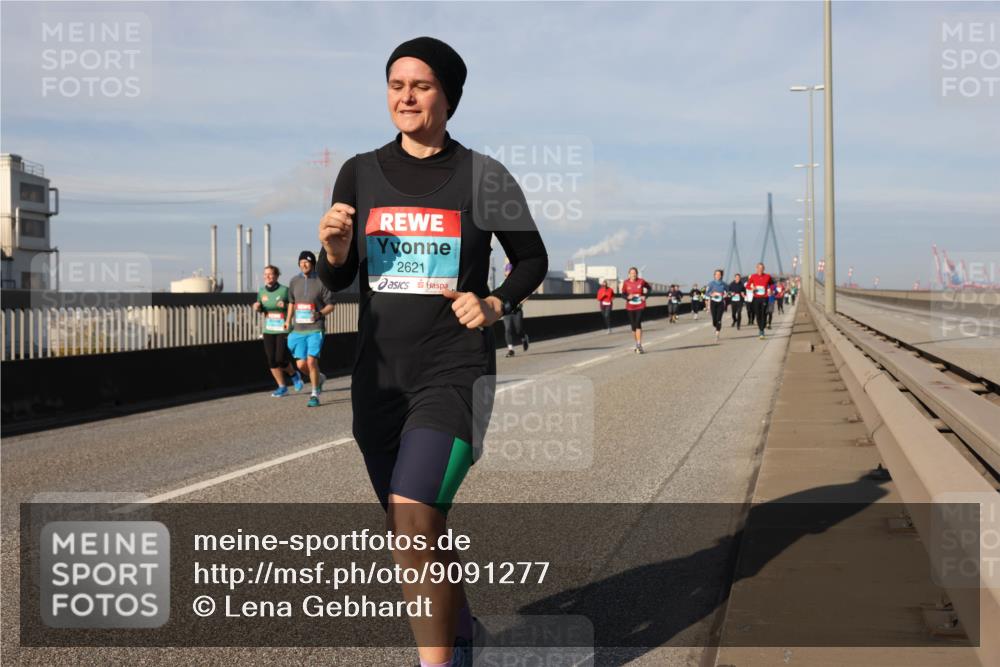 03.10.2025 - Köhlbrandbrückenlauf Lena Gebhardt http://msf.ph/oto/9091277 03.10.2025 10:07:53 Position 2 2621 meine-sportfotos.de