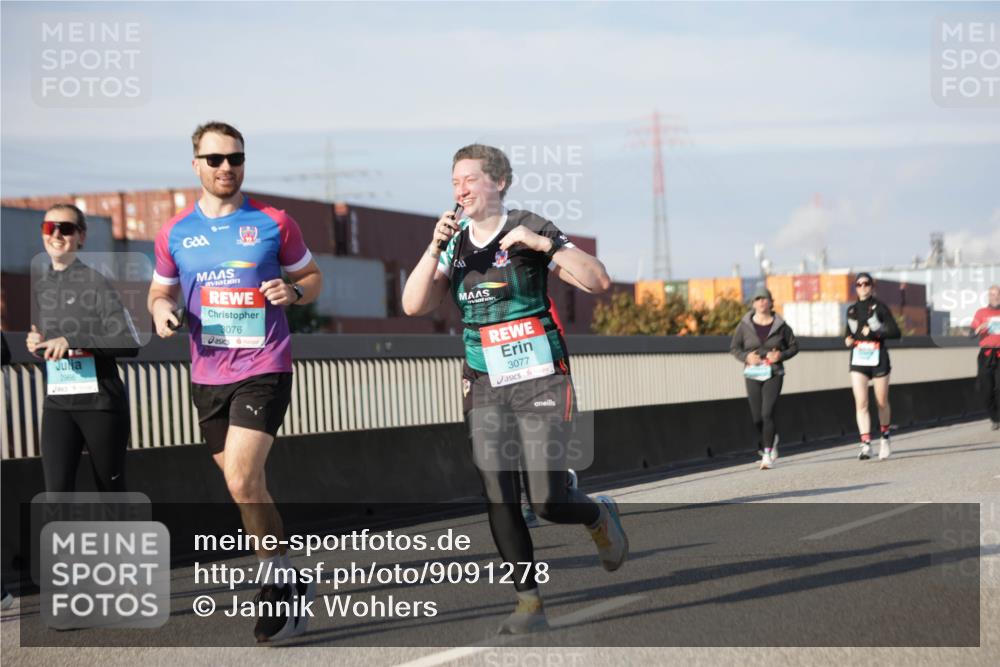 03.10.2025 - Köhlbrandbrückenlauf Jannik Wohlers http://msf.ph/oto/9091278 03.10.2025 10:10:55 Position 3 3076, 3077 meine-sportfotos.de