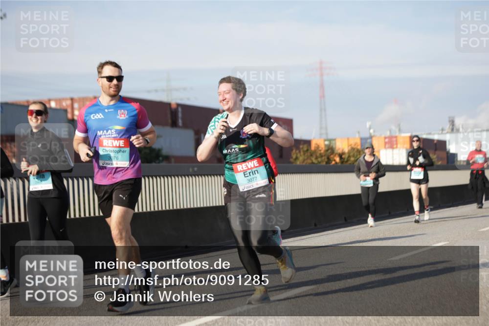 03.10.2025 - Köhlbrandbrückenlauf Jannik Wohlers http://msf.ph/oto/9091285 03.10.2025 10:10:55 Position 3 3076, 3077 meine-sportfotos.de