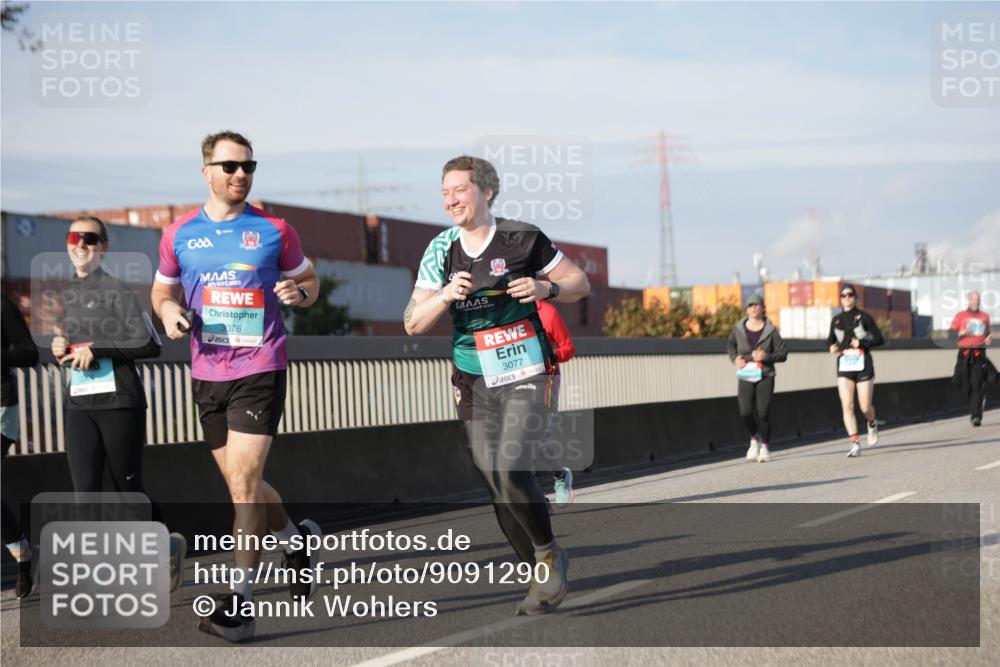 03.10.2025 - Köhlbrandbrückenlauf Jannik Wohlers http://msf.ph/oto/9091290 03.10.2025 10:10:55 Position 3 3076, 3077 meine-sportfotos.de