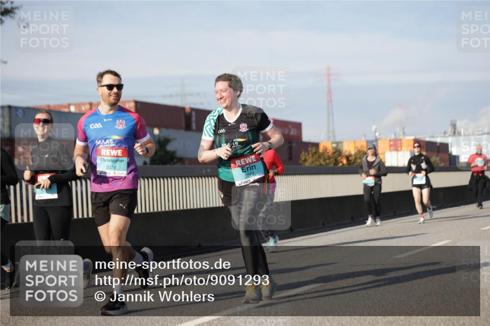 03.10.2025 - Köhlbrandbrückenlauf Jannik Wohlers http://msf.ph/oto/9091293 03.10.2025 10:10:55 Position 3 3076, 3077 meine-sportfotos.de