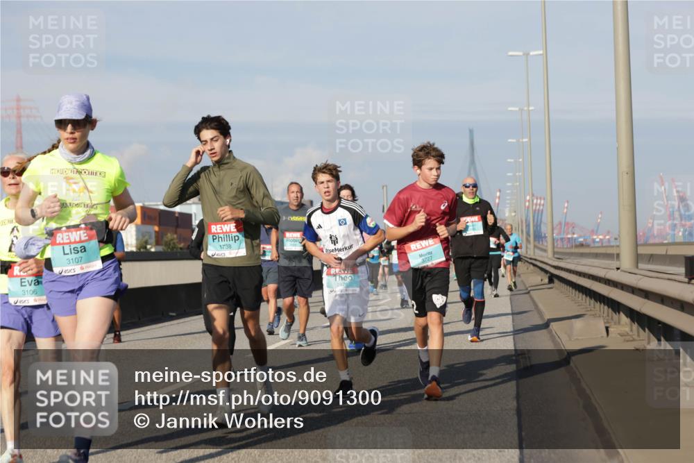 03.10.2025 - Köhlbrandbrückenlauf Jannik Wohlers http://msf.ph/oto/9091300 03.10.2025 09:59:24 Position 3 3106, 3107, 1738, 2878, 3727 meine-sportfotos.de