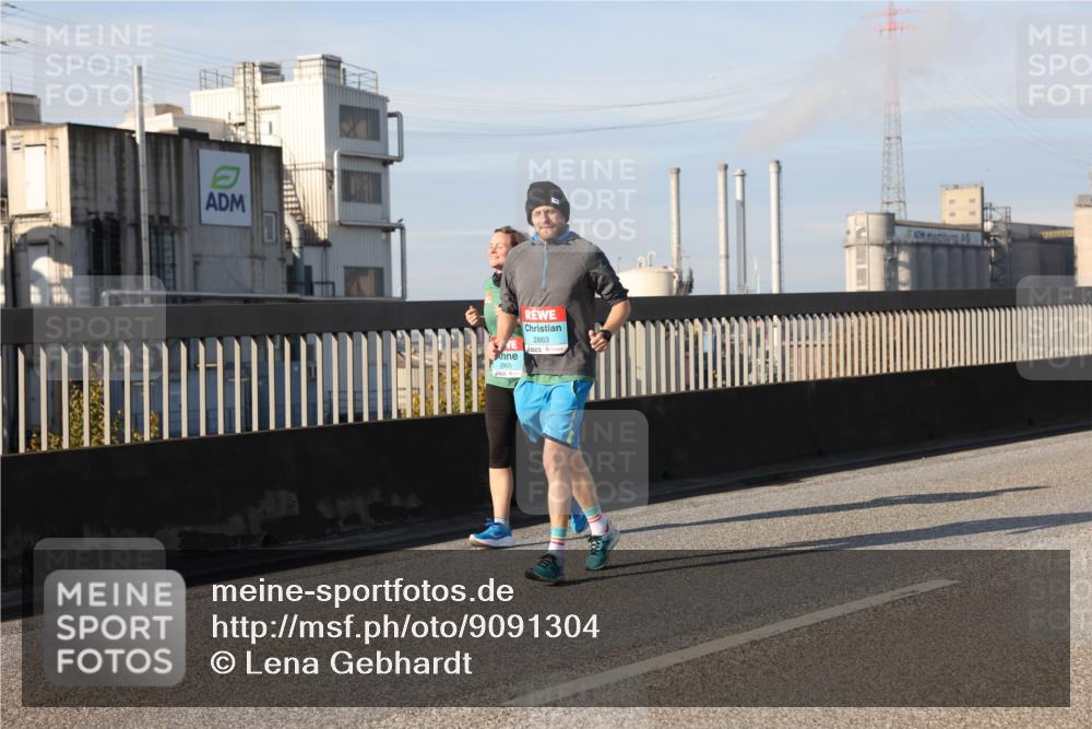 03.10.2025 - Köhlbrandbrückenlauf Lena Gebhardt http://msf.ph/oto/9091304 03.10.2025 10:07:54 Position 2 2863 meine-sportfotos.de
