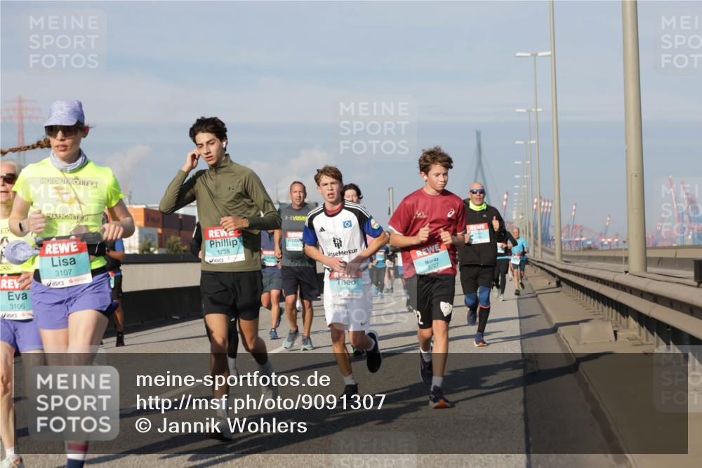 03.10.2025 - Köhlbrandbrückenlauf Jannik Wohlers http://msf.ph/oto/9091307 03.10.2025 09:59:24 Position 3 3106, 3107, 1738, 2878, 3727 meine-sportfotos.de