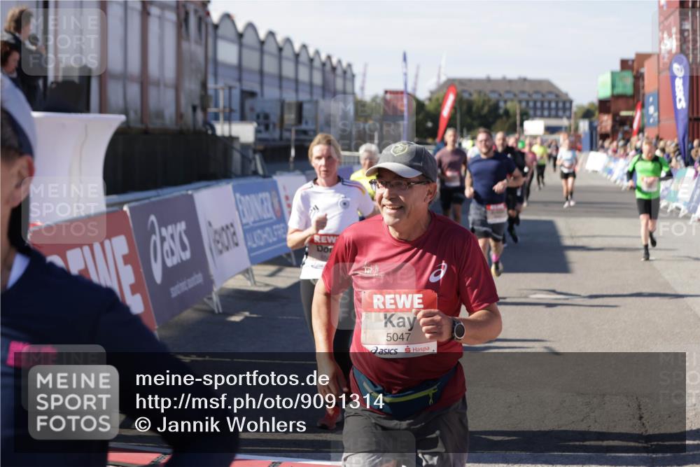 03.10.2025 - Köhlbrandbrückenlauf Jannik Wohlers http://msf.ph/oto/9091314 03.10.2025 13:19:46 Ziel 4376, 4539, 4981, 5047, 5059, 5148, 5647, 5648, 5650, 5704, 5838, 5931, 5975, 6382, 6383, 6509, 6600, 6660, 6730 meine-sportfotos.de
