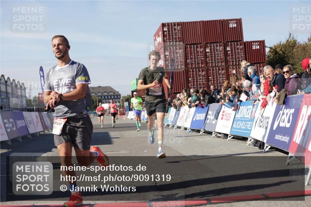 03.10.2025 - Köhlbrandbrückenlauf Jannik Wohlers http://msf.ph/oto/9091319 03.10.2025 12:53:57 Ziel 4030, 4088, 5947, 6002, 6085, 6422, 6817 meine-sportfotos.de