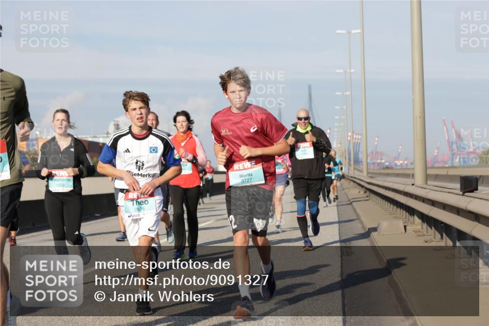 03.10.2025 - Köhlbrandbrückenlauf Jannik Wohlers http://msf.ph/oto/9091327 03.10.2025 09:59:26 Position 3 1693, 2878, 3727 meine-sportfotos.de