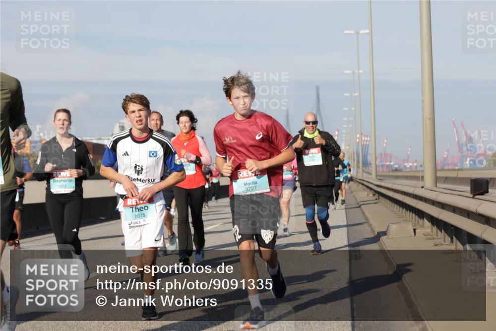 03.10.2025 - Köhlbrandbrückenlauf Jannik Wohlers http://msf.ph/oto/9091335 03.10.2025 09:59:26 Position 3 1693, 2878, 3727 meine-sportfotos.de