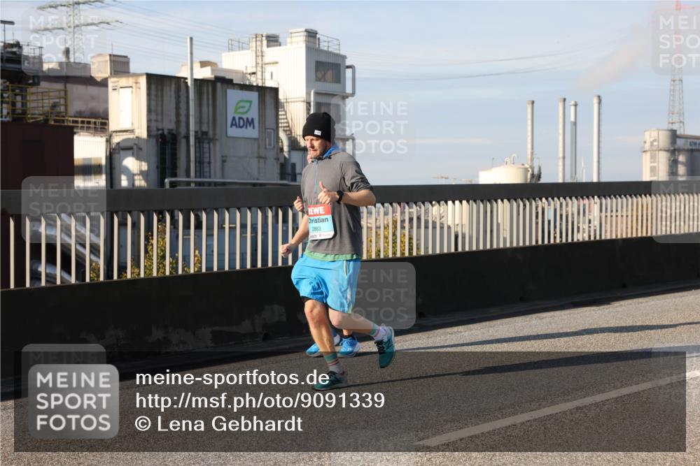 03.10.2025 - Köhlbrandbrückenlauf Lena Gebhardt http://msf.ph/oto/9091339 03.10.2025 10:07:55 Position 2 2863 meine-sportfotos.de