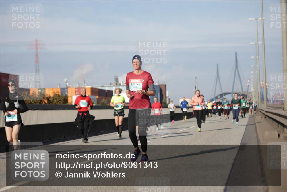 03.10.2025 - Köhlbrandbrückenlauf Jannik Wohlers http://msf.ph/oto/9091343 03.10.2025 10:10:59 Position 3 2536 meine-sportfotos.de