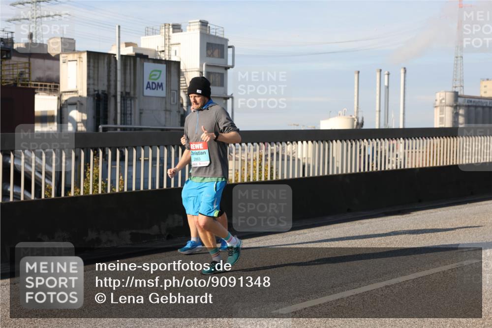 03.10.2025 - Köhlbrandbrückenlauf Lena Gebhardt http://msf.ph/oto/9091348 03.10.2025 10:07:55 Position 2 2863 meine-sportfotos.de
