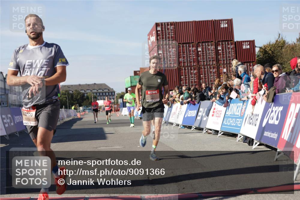 03.10.2025 - Köhlbrandbrückenlauf Jannik Wohlers http://msf.ph/oto/9091366 03.10.2025 12:53:57 Ziel 4030, 4088, 5947, 6002, 6085, 6422, 6817 meine-sportfotos.de
