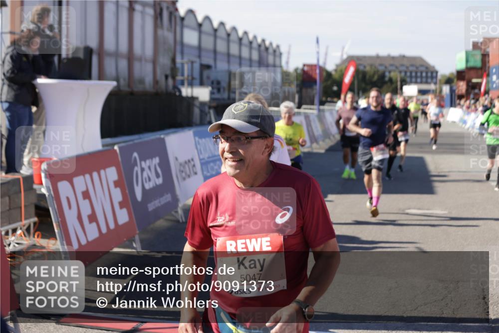 03.10.2025 - Köhlbrandbrückenlauf Jannik Wohlers http://msf.ph/oto/9091373 03.10.2025 13:19:46 Ziel 4376, 4539, 4981, 5047, 5059, 5148, 5647, 5648, 5650, 5704, 5838, 5931, 5975, 6382, 6383, 6509, 6600, 6660, 6730 meine-sportfotos.de