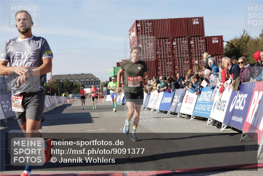 03.10.2025 - Köhlbrandbrückenlauf Jannik Wohlers http://msf.ph/oto/9091377 03.10.2025 12:53:57 Ziel 4030, 4088, 5947, 6002, 6085, 6422, 6817 meine-sportfotos.de