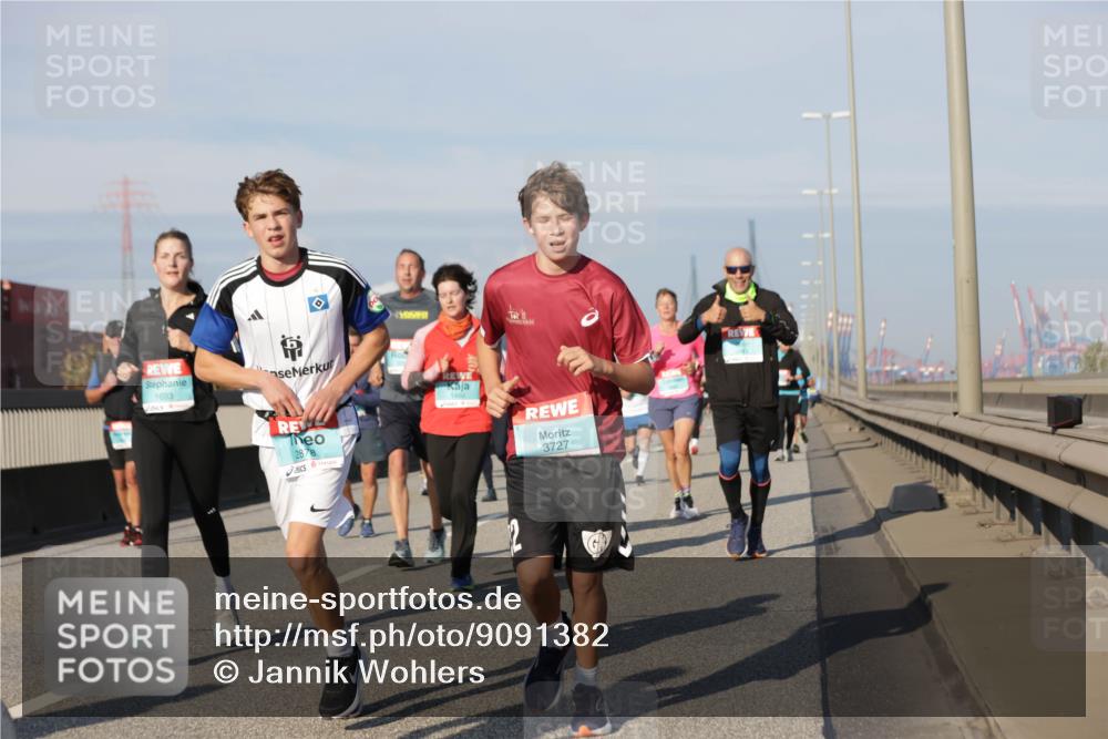 03.10.2025 - Köhlbrandbrückenlauf Jannik Wohlers http://msf.ph/oto/9091382 03.10.2025 09:59:26 Position 3 1693, 2878, 3727 meine-sportfotos.de