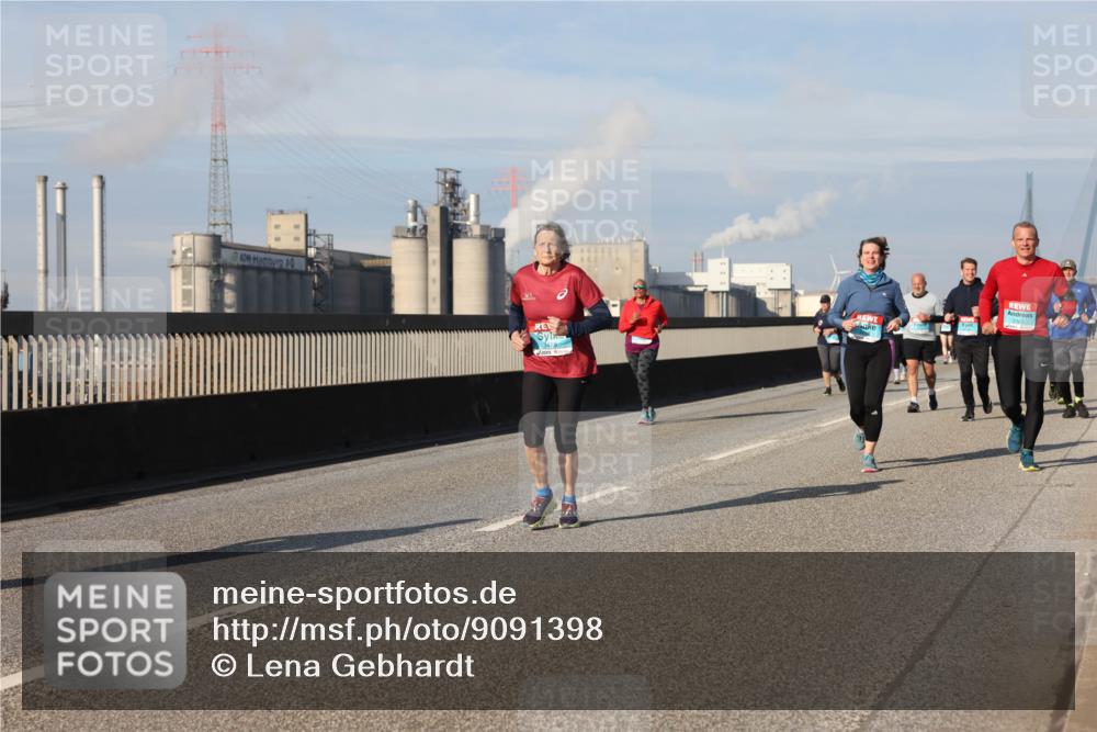 03.10.2025 - Köhlbrandbrückenlauf Lena Gebhardt http://msf.ph/oto/9091398 03.10.2025 10:07:57 Position 2  meine-sportfotos.de