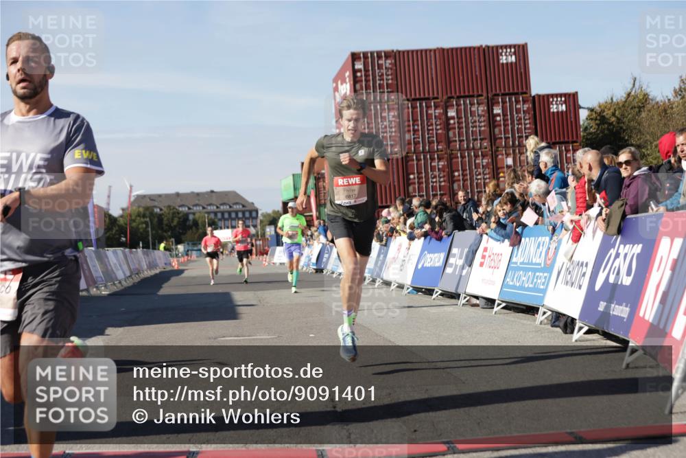 03.10.2025 - Köhlbrandbrückenlauf Jannik Wohlers http://msf.ph/oto/9091401 03.10.2025 12:53:57 Ziel 4030, 4088, 5947, 6002, 6085, 6422, 6817 meine-sportfotos.de