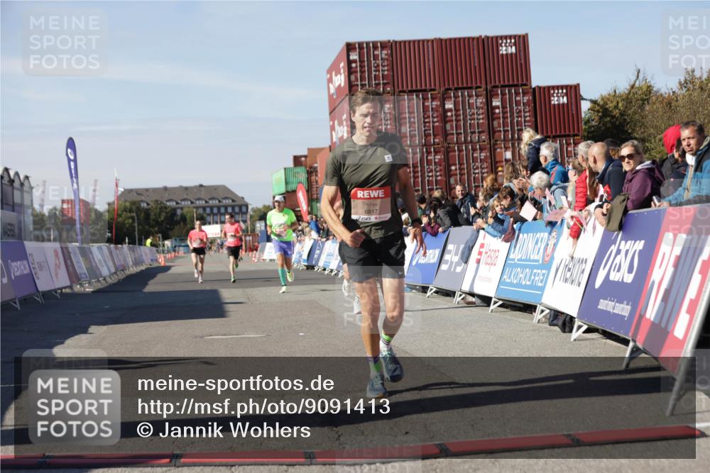 03.10.2025 - Köhlbrandbrückenlauf Jannik Wohlers http://msf.ph/oto/9091413 03.10.2025 12:53:58 Ziel 4030, 4088, 5710, 5947, 6002, 6422, 6817 meine-sportfotos.de