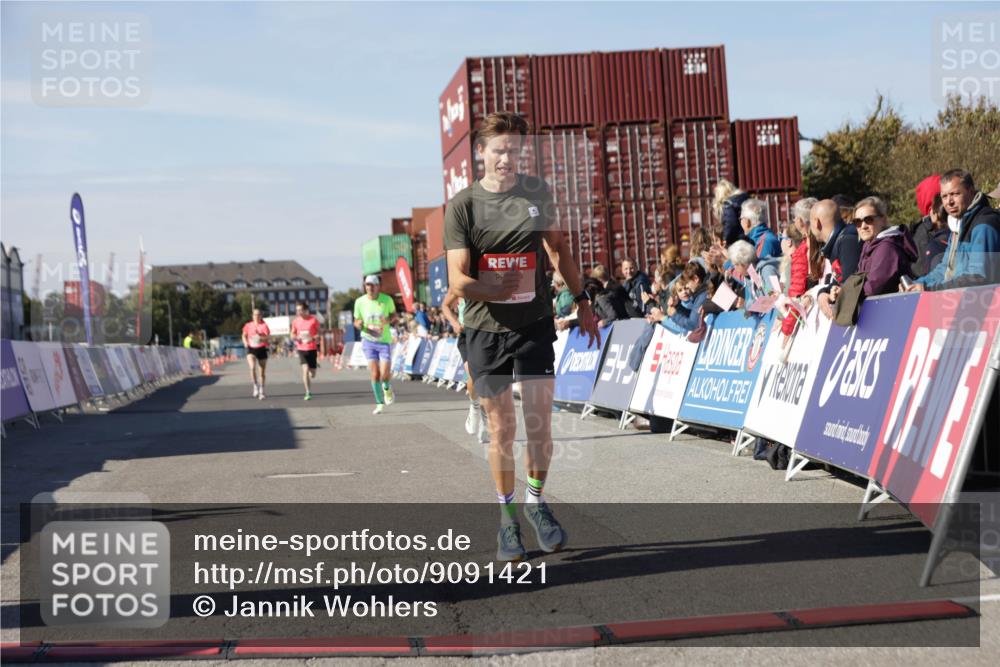 03.10.2025 - Köhlbrandbrückenlauf Jannik Wohlers http://msf.ph/oto/9091421 03.10.2025 12:53:58 Ziel 4030, 4088, 5710, 5947, 6002, 6422, 6817 meine-sportfotos.de
