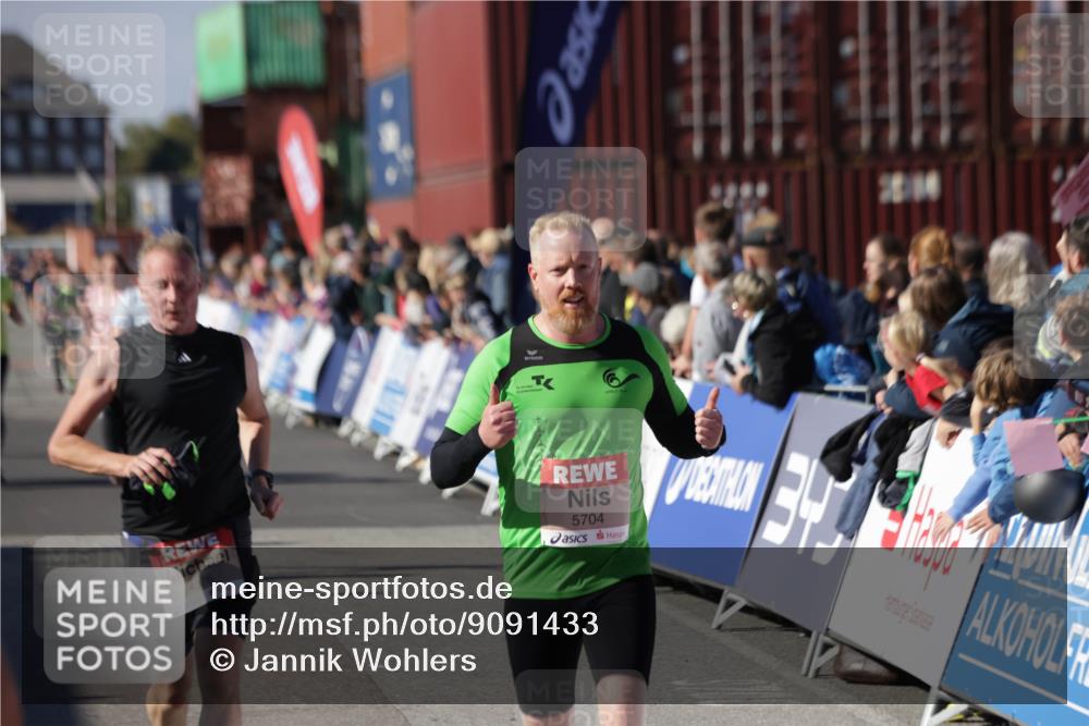 03.10.2025 - Köhlbrandbrückenlauf Jannik Wohlers http://msf.ph/oto/9091433 03.10.2025 13:19:49 Ziel 4376, 4539, 4981, 5047, 5059, 5148, 5647, 5648, 5650, 5704, 5841, 5931, 5975, 6068, 6382, 6383, 6414, 6509, 6600, 6660, 6663, 6730 meine-sportfotos.de