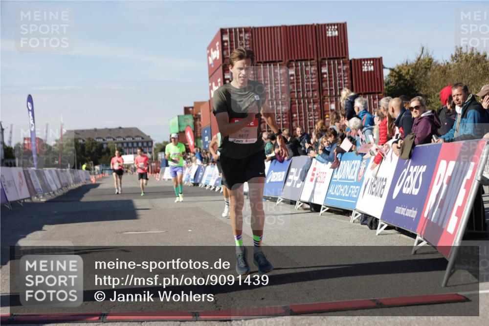 03.10.2025 - Köhlbrandbrückenlauf Jannik Wohlers http://msf.ph/oto/9091439 03.10.2025 12:53:58 Ziel 4030, 4088, 5710, 5947, 6002, 6422, 6817 meine-sportfotos.de