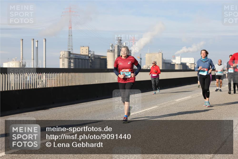 03.10.2025 - Köhlbrandbrückenlauf Lena Gebhardt http://msf.ph/oto/9091440 03.10.2025 10:07:58 Position 2  meine-sportfotos.de