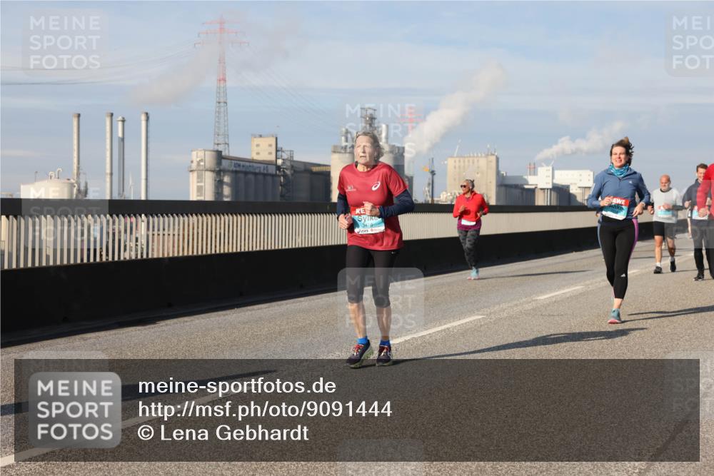 03.10.2025 - Köhlbrandbrückenlauf Lena Gebhardt http://msf.ph/oto/9091444 03.10.2025 10:07:58 Position 2 347 meine-sportfotos.de