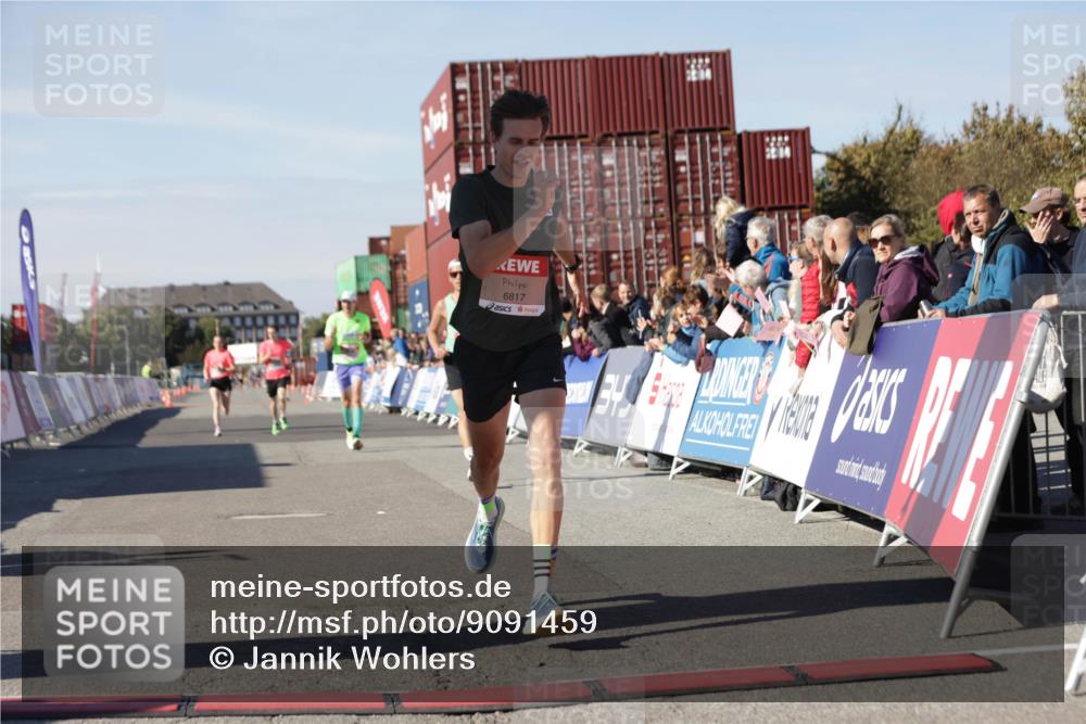03.10.2025 - Köhlbrandbrückenlauf Jannik Wohlers http://msf.ph/oto/9091459 03.10.2025 12:53:58 Ziel 4030, 4088, 5710, 5947, 6002, 6422, 6817 meine-sportfotos.de