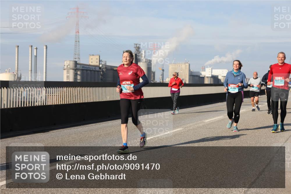 03.10.2025 - Köhlbrandbrückenlauf Lena Gebhardt http://msf.ph/oto/9091470 03.10.2025 10:07:58 Position 2 2321 meine-sportfotos.de