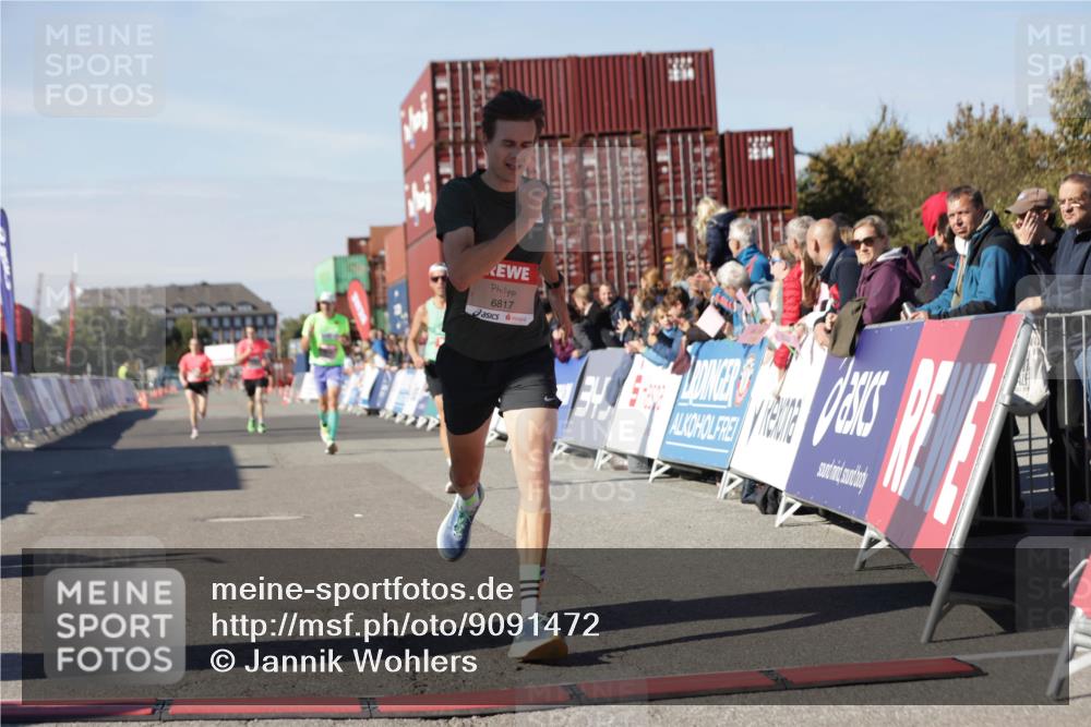 03.10.2025 - Köhlbrandbrückenlauf Jannik Wohlers http://msf.ph/oto/9091472 03.10.2025 12:53:58 Ziel 4030, 4088, 5710, 5947, 6002, 6422, 6817 meine-sportfotos.de