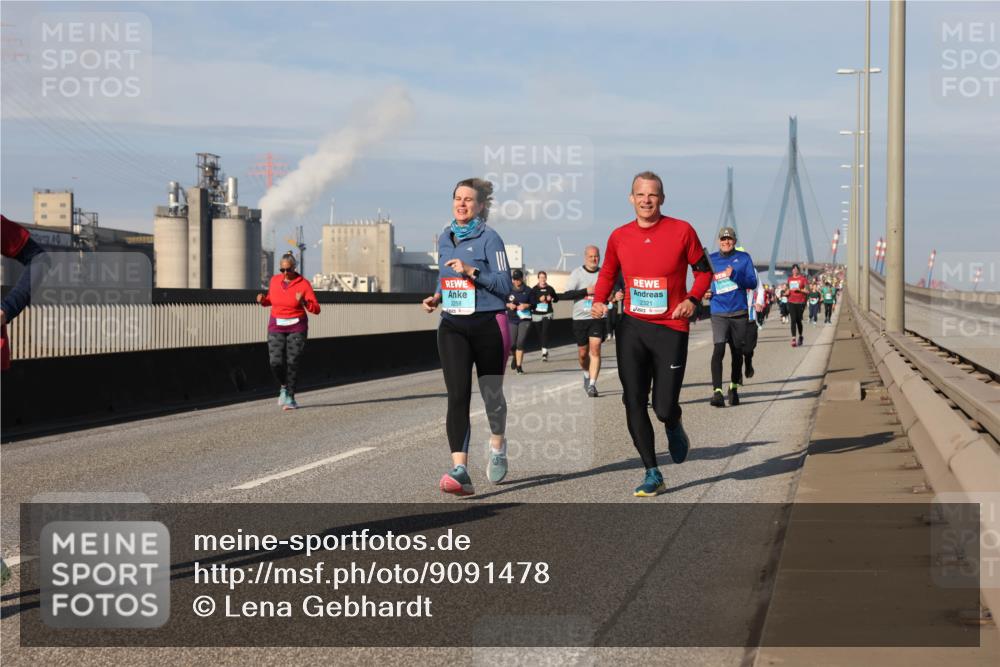 03.10.2025 - Köhlbrandbrückenlauf Lena Gebhardt http://msf.ph/oto/9091478 03.10.2025 10:07:59 Position 2 2258, 2321 meine-sportfotos.de