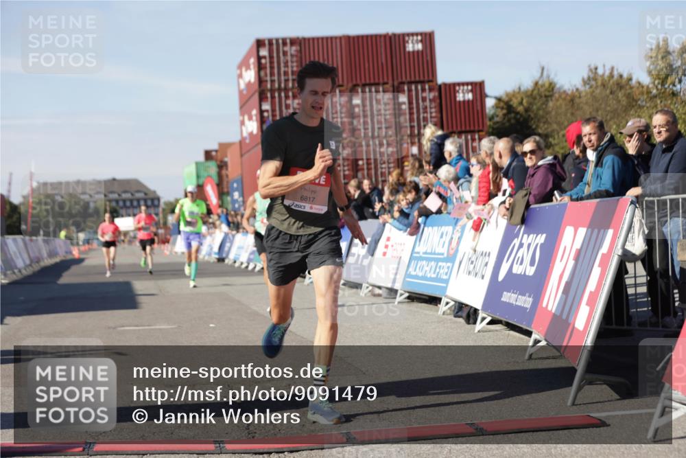 03.10.2025 - Köhlbrandbrückenlauf Jannik Wohlers http://msf.ph/oto/9091479 03.10.2025 12:53:58 Ziel 4030, 4088, 5710, 5947, 6002, 6422, 6817 meine-sportfotos.de