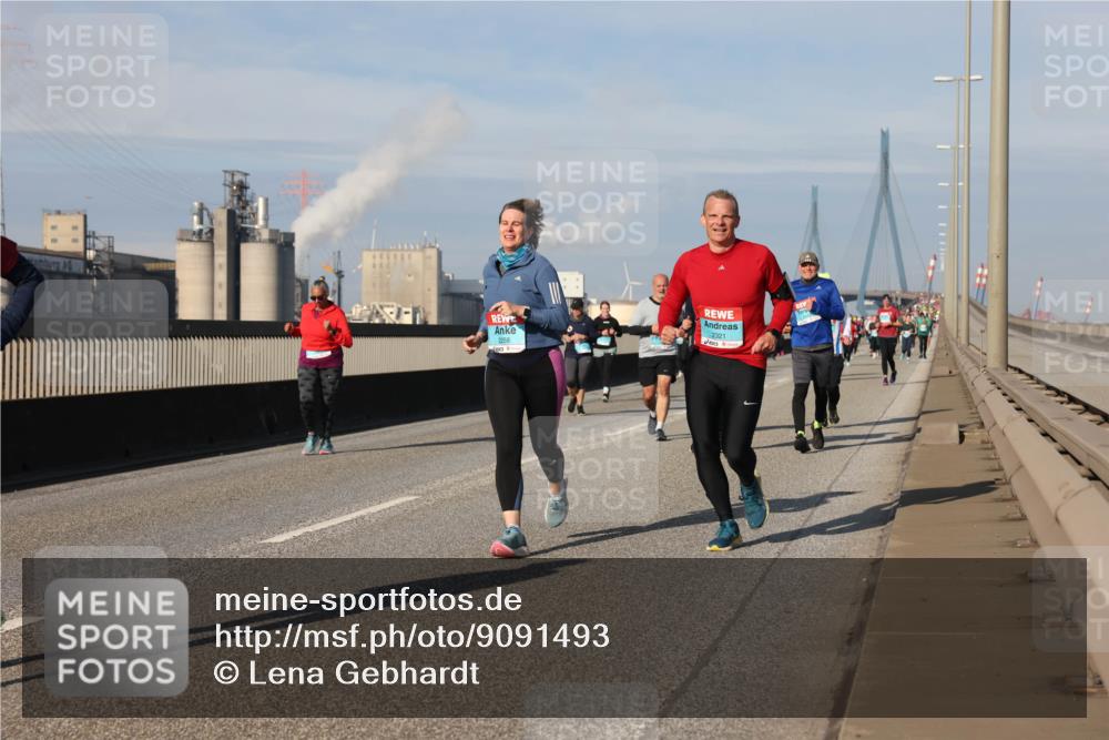 03.10.2025 - Köhlbrandbrückenlauf Lena Gebhardt http://msf.ph/oto/9091493 03.10.2025 10:07:59 Position 2 2258, 2321 meine-sportfotos.de