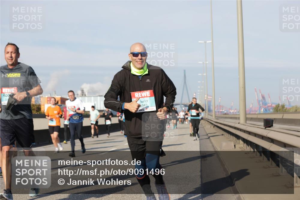 03.10.2025 - Köhlbrandbrückenlauf Jannik Wohlers http://msf.ph/oto/9091496 03.10.2025 09:59:28 Position 3 30, 8843 meine-sportfotos.de