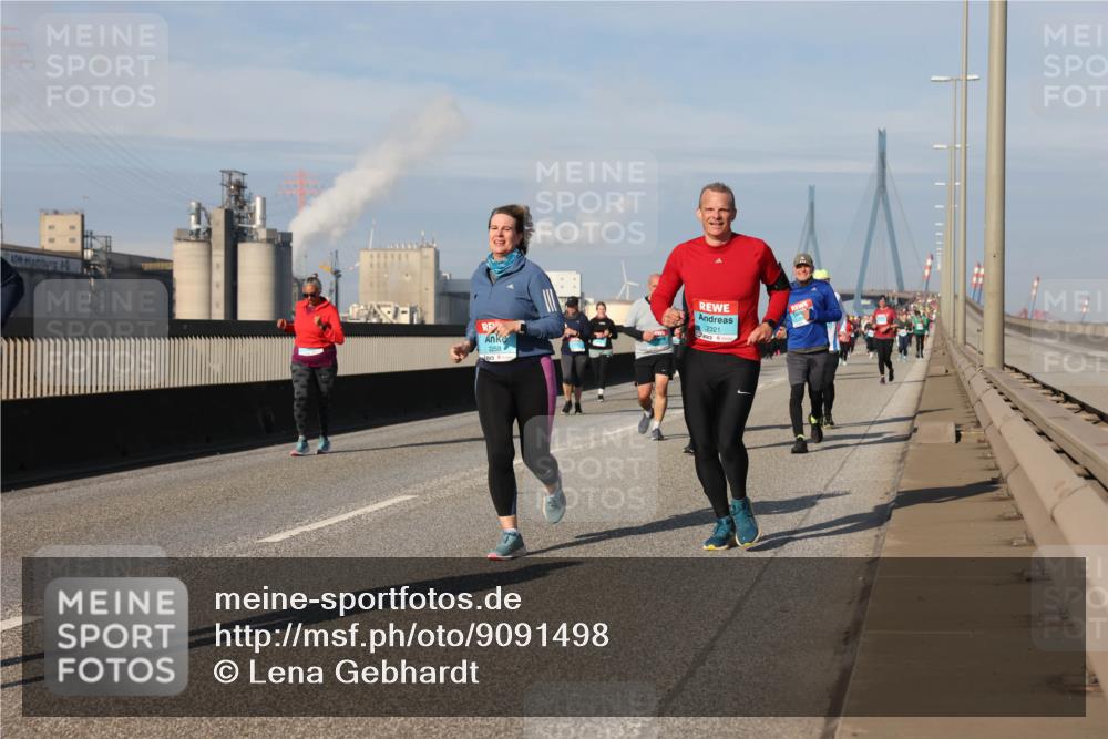 03.10.2025 - Köhlbrandbrückenlauf Lena Gebhardt http://msf.ph/oto/9091498 03.10.2025 10:07:59 Position 2 2258, 2321 meine-sportfotos.de